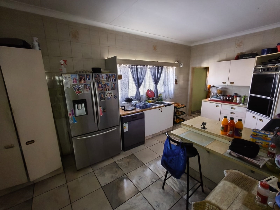 To Let 4 Bedroom Property for Rent in Oos Einde North West